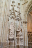 <center>La Cathédrale Saint-Pierre Saint-Paul. </center> Une seconde série de sculptures rend hommage rend hommage aux fondateurs de la cathédrale.

Saint Clair, premier évêque de Nantes au sud, et Jean de Malestroit, présente les plans de sa cathédrale.
