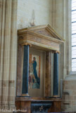 <center>La Cathédrale Saint-Pierre Saint-Paul. </center> Chapelle de Saint Martin de Vertou.
Né à Nantes vers l'an 527, il devint ermite, puis fonda le premier monastère de Vertou.
Au dessus de l'autel à baldaquin ionique, oeuvre des frères Peccot (1811), un tableau d'André Minaux met en scène une Descente de Croix (1956).
on peut apercevoir au dessus du baldaquin une sculpture en forme de coquille, fragment de l'ancien retable.