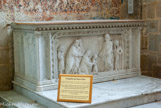 <center>La Cathédrale Saint-Pierre Saint-Paul. </center> Chapelle de Saint Félix.  L'autel, sculpté par Chatelu, est orné d'un bas-relief dû au sculpteur nantais Guillaume Grootaers (1816-1882), auteur également de l'autel principal de l'église Saint Nicolas à Nantes.
Ce bas-relief met en scène la Présentation de Marie au Temple, symbole de la consécration de la Vierge au Seigneur, à l'aube de sa vie consciente.