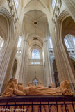 <center>La Cathédrale Saint-Pierre Saint-Paul. </center> LE TRANSEPT SUD. Le tombeau de François II fut sculpté par Michel Colombe et ses aides (1502-1507) ; il est en marbre d'Italie et de Belgique.