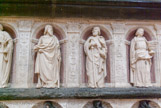 <center>La Cathédrale Saint-Pierre Saint-Paul. </center> A gauche, saint André (?), à droite, saint Jean.