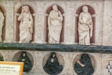 <center>La Cathédrale Saint-Pierre Saint-Paul. </center> A droite, Matthias.