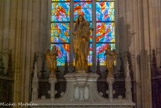 <center>La Cathédrale Saint-Pierre Saint-Paul. </center> La statue dorée d'allure gothique la représente avec l’Enfant Jésus dans les bras, accostée de deux angelots adorateurs.
Cette chapelle de la Vierge a été édifiée à toute proximité du mur d'enceinte de la Ville de Nantes, construit au début du XIIIème siècle par le Duc de Bretagne, Pierre de Dreux (1191-1250), surnommé Mauclerc.