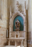<center>La Cathédrale Saint-Pierre Saint-Paul. </center> Chapelle de la Bienheureuse Françoise d'Amboise. Née à Thouars en 1427, elle devient Duchesse de Bretagne. Devenue veuve et sans enfants, elle fonde le premier carmel féminin en France, à Vannes; à 40 ans elle y reçoit l'habit du carmel. Elle meurt au Carmel des Couëts près de Nantes, le 4 Novembre 1485.