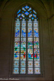 <center>La Cathédrale Saint-Pierre Saint-Paul. </center> Dans la chapelle du Sacré Cœur, divers fragments XIXe siècle représentant la Cène, à gauche, et un prélat bénissant des fidèles avec l’ostensoir à droite, ont été recomposés par l'atelier d'Anne Le Chevallier.