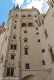 <center>Le château des ducs de Bretagne. </center> Commencé par François II, la tour de la Couronne d'or est achevée par Anne de Bretagne qui, après son mariage avec Louis XII en 1499, entreprend d'embellir le Château. Symbole de l'autorité ducale et royale, deux flèches surmontaient la tour dominant l'horizontale des courtines. A la fin du 17e siècle, elles disparaissent.