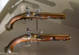 <center>Le château des ducs de Bretagne. </center> PAIRE DE PISTOLETS
Ces pistolets font partie des armes de bord traditionnellement attribuées aux capitaines et officiers de marine. Ceux-ci, signés Cassaignard, ont été fabriqués à Nantes.