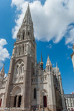 <center>Basilique St Nicolas. </center>  Le clocher, ou flèche, entièrement en pierre, repose sur une tour carrée qui devient octogonale à son sommet.