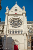 <center>Basilique St Nicolas. </center>  Lors du bombardement du 16 septembre 1943 trois bombes traversèrent les voûtes du bas-côté droit et firent d'énormes dégâts. Le chantier de reconstruction dura de 1953 à 1974.
Sur les pignons du transept saint Félix, saint Yves, saint Julien côté rue Duvoisin ; saint Clair et sainte Catherine côté rue du Pré Nian.