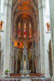 <center>Basilique St Nicolas. </center>  Le grand autela été conçu par Bourgerel, son pinacle s'élance vers les voûtes. Les statues qui ornent le pinacle évoquent les figures célèbres du diocèse : saints Donatien et Rogatien agitent les palmes de leur martyre ; sainte Françoise d'Amboise abandonne sa couronne ducale. Une belle grille en fer forgé, de Bourgerel, entoure le chœur de lys et de roses.
L'orgue de chœur, situé derrière l'autel monumental, est l’œuvre de Louis Debierre. Il comporte 15 jeux sur 2 claviers manuels et un pédalier. Toujours en service aujourd'hui, il fut inauguré le 19 février 1880.
