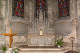 <center>Basilique St Nicolas. </center>  Au centre de l'autel, la Vierge règne avec son Fils. Des anges musiciens lui font un cortège.
Des bas-reliefs montrent la Présentation de Marie  au Temple, Le couronnement et, sous l'autel : l'Assomption  et l'Annonciation.