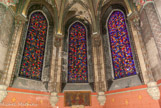 <center>Basilique St Nicolas. </center>  L'autel est dédié à tous les saints. Les colonnes ont conservé leur peinture.
Les vitraux d'origine n'ont pas résisté aux bombardements de 1943. Les vitraux actuels - ainsi que ceux de la chapelle de la Vierge - ont été réalisés en 1960 par Maurice Rocher, peintre et maître verrier.
