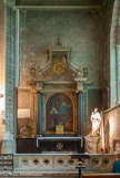 <center>Eglise Sainte-Croix. </center> L'autel de la nef de droite est le seul autel qui subsiste du XVIIe siècle.