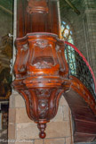 <center>Eglise Sainte-Croix. </center> La chaire, de style Louis XV, est en acajou massif. La rampe de fer forgé est de l'époque où l'on forgeait les balcons des hôtels de l'île Feydeau.