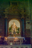 <center>Eglise Sainte-Croix. </center> Vénérée à Nantes depuis le XVe siècle dans l'île de la Saulzaie, devenue ensuite l'île Feydeau, Notre-Dame de Bon-Secours eut sa chapelle jusqu'à la Révolution. En 1793 la chapelle fut fermée, puis détruite, et la statue de la Vierge disparut. La statue actuelle de Notre-Dame de Bon-Secours, oeuvre du sculpteur CABUCHET, fut exécutée en 1864.