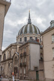 <center>Notre-Dame de Bon-Port. </center>  Le dôme, inspiré de celui de l'église des invalides à Paris est surmonté d'une lanterne et d'une fléchette dont la croix culmine à 60 mètres.