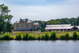<center>Promenade sur l'Erdre. </center> Le château de la Poterie a été construit fin 18ème dans le plus pur esprit des 