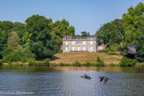 <center>Promenade sur l'Erdre. </center> Le château de la Chantrerie, 19ème siècle.
Aménagé sur les bords de l'Erdre, ce parc de 18 hectares faisait autrefois partie d'un domaine appartenant, à la veille de la Révolution, au chapitre de la cathédrale de Nantes (la tradition voulant que le nom de 