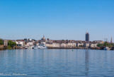 <center>L'île de Trentemoult. </center> Le dôme de Notre-Dame du Bon Port, Tour Bretagne, clocher de St Nicolas.