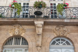 <center>L'île Feydeau. </center> Pour illuster la richesse de leur commanditaire, les architectes ont déployé toutes les formes connues d'encorbellements : sur console, sur trompe...