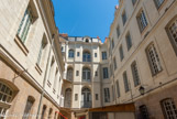 <center>L'île Feydeau. </center> La cour ovale. Elle résulte de l'union de deux cours intérieures.