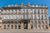 <center>L'île Feydeau. </center> L'hôtel de la Villestreux. Le seul à posséder une porte cochère. Le sinistre Carrier y a séjourné. Lors de la Terreur, c'est lui qui fait embarquer une centaine de condamnés sur un gabareau qui est ensuite coulé au milieu de la Loire. Et il recommence cette opération maintes fois, avant d'être lui même exécuté.