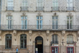 <center>L'île Feydeau. </center> Hôtel de Grou ou hôtel Jacquier avec les mascarons représentant Neptune entouré des quatre éléments : la Terre, le Feu, l'Air et l'Eau.