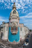<center>La tour LU. </center> Jean-Marie Lépinay repense la totalité de l'extérieur de la tour en 1998. Il s'agit d'une véritable restauration : le dôme et son lanterneau, la totalité du décor peint renaissent de leurs cendres...