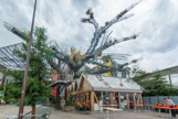 <center>Ile de Nantes. </center> Branche prototype du futur arbre aux hérons. . Cette branche (20 tonnes et 20 m de long] est le premier élément d'une architecture monumentale qui en comptera 22 au total.