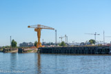 <center>Ile de Nantes. </center> Une grue Titan, les cales sèches et les anneaux de Buren.