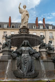 <center>La place Royale. </center> La Loire et au-dessu, Nantes..