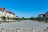 <center>Le cours St André. </center> Les cours Saint-Pierre et Saint-André qui s'étendent de part et d'autre offrent au regard de beaux hôtels XVIIIe.