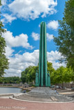 <center>Monument aux cinquante otages et à la résistance. </center> Monument élevé à la mémoire des résistants fusillés par les nazis, à Nantes, Chateaubriant et Paris, le 22 octobre 1941, sur ordre d’Hitler pour venger le feldkommandant de Nantes Hotz tué par les jeunes résistants deux jours plus tôt.