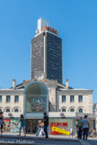 <center>La porte Sauvetout : vestige du Moyen Âge. </center> Tour Bretagne et anciennes halles.
Tour Bretagne :  érigée en 1971, 144 m de hauteur, 29 étages, 8 ascenseurs.