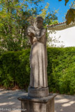 <center>Le Château Ricard.</center>Cette statue de St Marthe est l’œuvre de Botinelly. Selon la légende, St Marthe se serait arrêtée ici, près d’une source, avant de rejoindre sa sœur à la St Baume. Elle est la patronne de l’eau, des hôteliers et des lavandières.