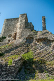 <center>Le château de Rochemaure</center>Vestiges de l'ensemble castral, avec les prismes basaltiques inclinés.
