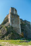 <center>Le château de Rochemaure</center>Il est construit en moellons de basalte noir, les chaînages d’angle seuls étant en calcaire clair, plus facile à tailler. Il est formé d’une base carrée datant du début du XIIe siècle, surmontée d’une tour polygonale, telle qu’on les construisait vers la fin de ce même siècle.