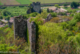<center>Le château de Rochemaure</center>Deux tours, encadrant la chapelle Notre-Dame-des-Anges.