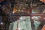 <center>Musée local.</center>Sous Louis XIV, un changement de climat se produit, il s’installe une petite période glaciaire. Tout est déréglé, il faut donc conserver les vivres avec la glace, d’où la création des glacières. Le porteur de glace gagne bien sa vie et le maître de glace encore plus. La grande gouvernante des glacières de France était la préceptrice des enfants royaux, Madame de Vandelle. Elle vendit cette fonction à son mari. C’est une glacière de conservation, celles d’Aups sont des glacières de fabrication.