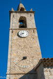 <center>Valernes</center>HORLOGE SOLAIRE DU CLOCHER DE VALERNES. Conçue, réalisée et offerte à la Commune par Monsieur Marc EYRIES Ingénieur Général de l'Armement
L'horloge solaire. établie sur la façade au midi du clocher de Valernes est une horloge axiale qui indique l'heure naturelle (temps solaire vrai local). Pour obtenir l'heure légale d'hiver (heure simplifiée : temps du fuseau + 1) il faut ajouter à l'heure naturelle un certain nombre de minutes, 32 pour la mi-septembre.
