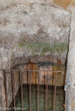 <center>Un hôtel particulier de la rue des Baumes.</center>Baume veut dire grotte en langue d'oc, ce qui explique le nom de cette rue surtout quand on sait que sous les maisons se trouvent des petites cavités creusées dans le calcaire où l'on recueille l'eau d'infiltration,