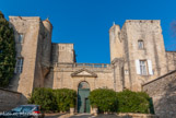 <center>Le château de Villevieille </center>La partie médiévale est constituée de quatre tours rectangulaires : au nord-est, la tour de Saint-Baudile, la plus ancienne, date de la fin du XIe siècle, au sud-est, la tour du Pigeonnier date du début du XIIIe siècle alors qu'au sud-ouest et au nord-ouest les tours du Portail et de Montredon ont été édifiées vers 1320. Une cour d’honneur précède la cour intérieure qui est fermée par les bâtiments et un mur de clôture couronné de balustres dans lequel s’ouvre un portail monumental à bossages et fronton.