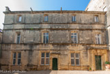<center>Le château de Villevieille </center>La cour intérieure et ses façades Renaissance. François de Pavée, vers 1530, rénove l’ancien logis féodal faisant de la façade située côté cour intérieure un des plus anciens témoignages d'architecture de la Renaissance du Languedoc .
Une nouvelle aile est ajoutée, par son arrière-petit-fils Raymond de Pavée au temps de Louis XIV.