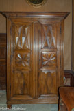 <center>Le château de Villevieille </center>Chambre de Louis XIII. Armoire Louis XIII.