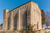 <center>Chapelle St Julien de Montredon.</center>les étapes des constructions :
1- Construction de l’église primitive : paléochrétienne ? Ve/VIe ? siècle.
2- ou mérovingienne ? VIe/VIIe siècle.
3- ou carolingienne ? VIIIe/IXe siècle ? Enfin, après quelque 3 à 5 siècles de service, la primitive église, certainement vétuste, ou trop petite, a été arasée et a fait place à une nouvelle construction, sans doute sous l’impulsion des seigneurs de Montredon, lesquels connaissaient alors une époque de prospérité en ces XIe et XIIe siècles, inhérente à la région, et qui se poursuivra jusqu’au premier tiers du XIIIe.