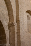 <center>Chapelle St Julien de Montredon.</center>En haut de chaque piédroit, une imposte historiée avec des quadrupèdes affrontés à l’endroit de l’angle apparent de la pierre -ou des oiseaux dans la même position- ou, tout autrement, des motifs géométriques divers.