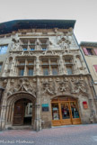 <center>La maison des Têtes</center>Elle est caractéristique d'une époque de transition entre le style gothique flamboyant et le début de la Renaissance.