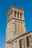 <center>La cathédrale Saint Apollinaire</center>Son clocher, qui menaçait ruine après avoir été de nouveau foudroyé, est remplacé au XIXe siècle. Cet étage très haut, aveugle, est orné de lésènes qui divisent chaque côté en trois et sont jointes par trois petites arcatures