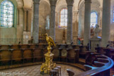 <center>La cathédrale Saint Apollinaire</center>Un buste du Pape Pie VI, attribué à Antonio Canova, est situé dans le déambulatoire contient ses entrailles et son cœur, rendus solennellement à la ville en 1803. Ce monument composite est dû, pour la partie basse en forme de stèle ornée d'un bas-relief représentant la religion et l'Espérance et dans le couronnement, un gisant, en faible relief, au sculpteur néo-classique François-Maximilien Laboureur (1767-1831), alors que le buste du Pape, en marbre de Carrare, est attribué au grand sculpteur italien Antonio Canova (1752-1822).
Ce monument fut inauguré le 25 octobre 1611, en présence du Cardinal Spina, archevêque de Gênes et ancien compagnon du pape.
