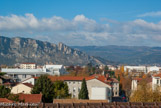 <center>La colline de Crussol.</center>Sur la crête, on aperçoit le château.